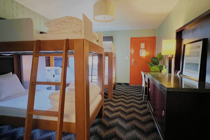 Room 7 of 24