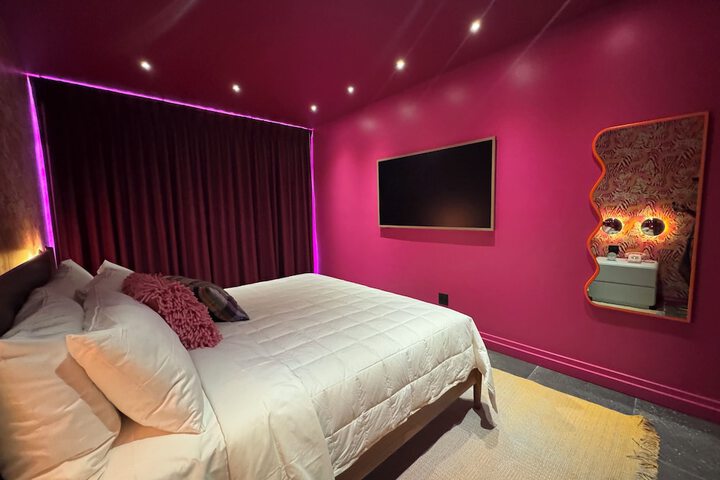 Room 6 of 11