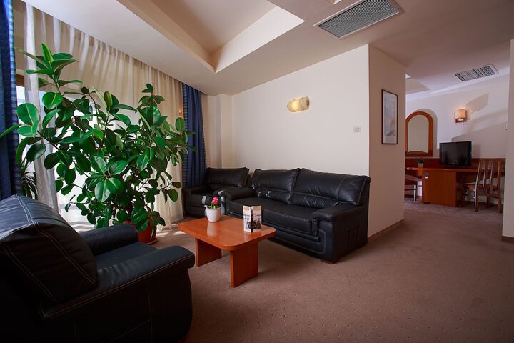 Room 11 of 50