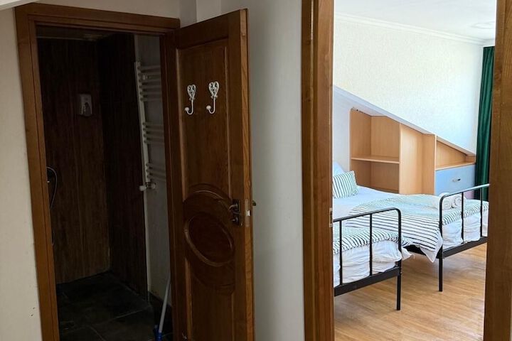 Room 16 of 120