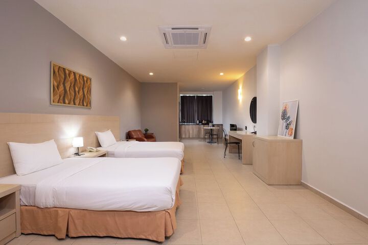 Room 32 of 74