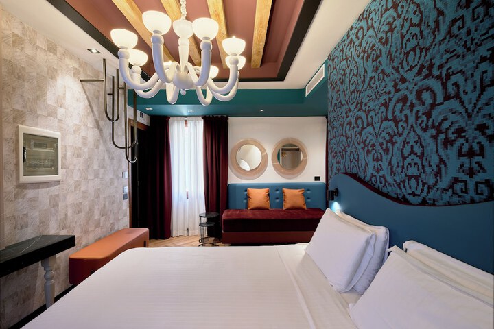 Room 32 of 54