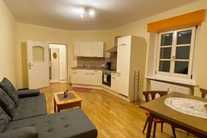 Room 3 of 8