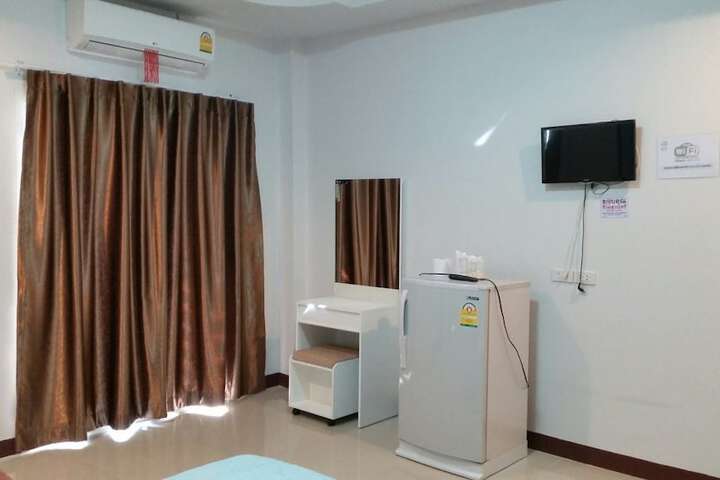 Room 6 of 16