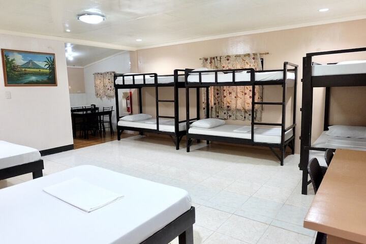 Room 8 of 28