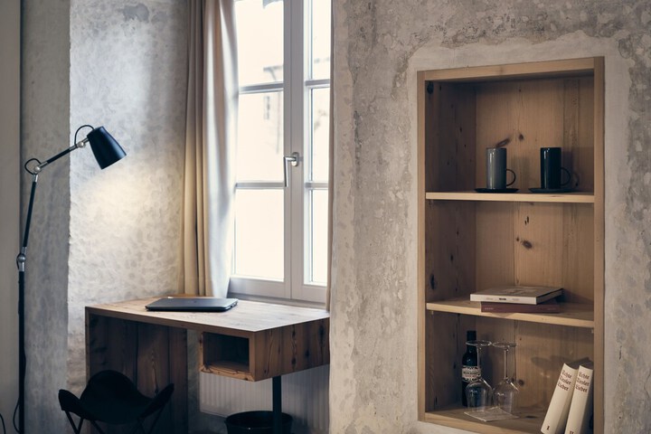 Room 15 of 37