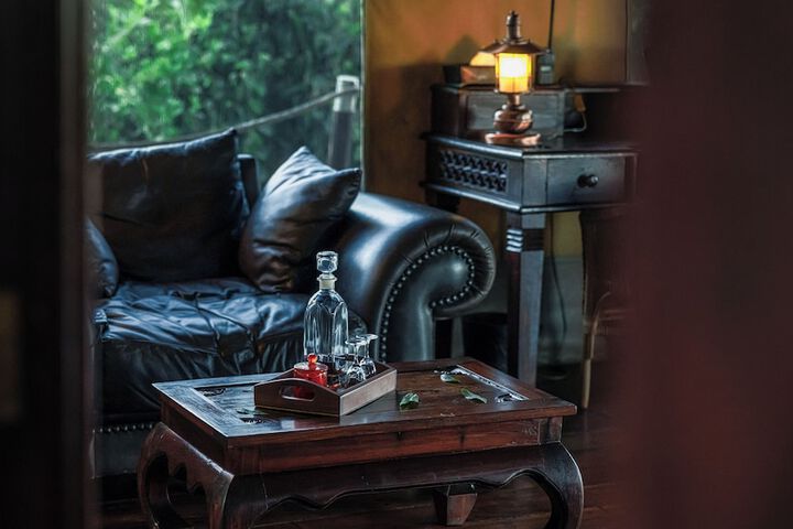 Lounge 27 of 46