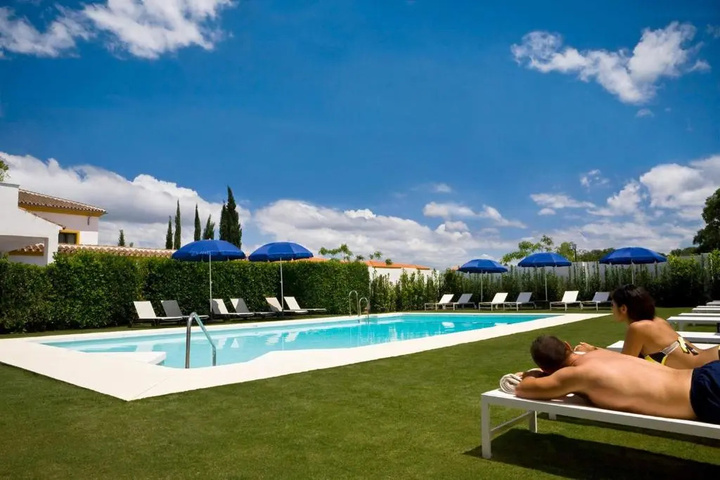 Pool 14 of 25