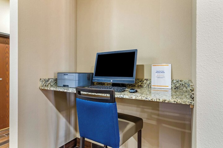 Business Center 43 of 44