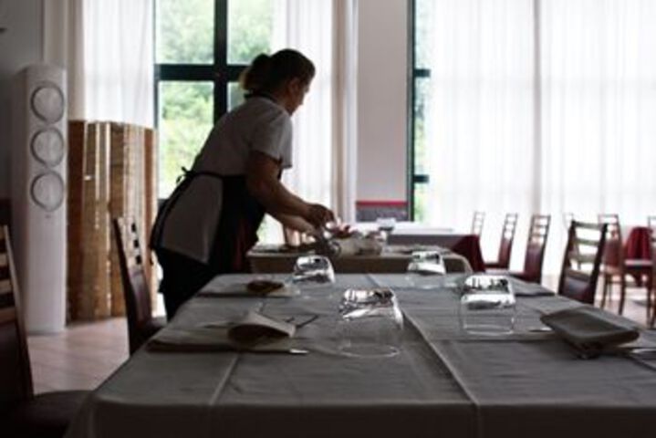 Dining 42 of 43