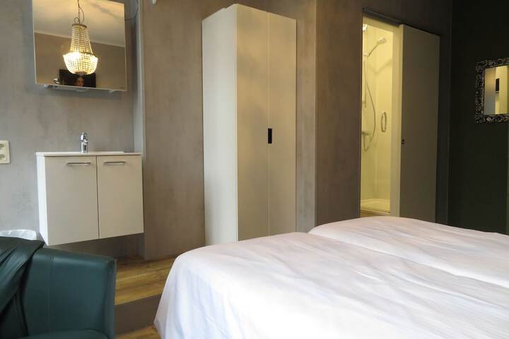 Room 26 of 27