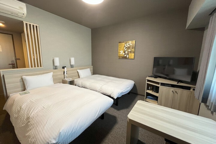 Room 12 of 39