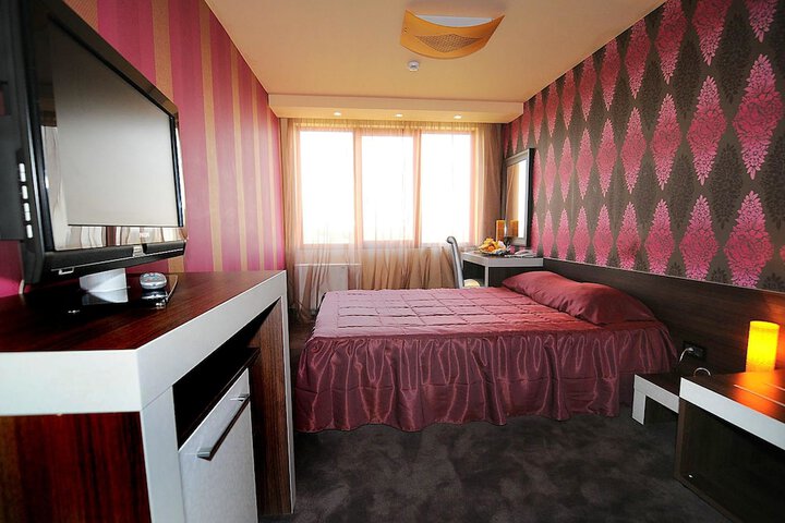 Room 8 of 49