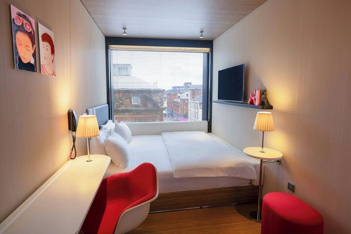 Room 18 of 60