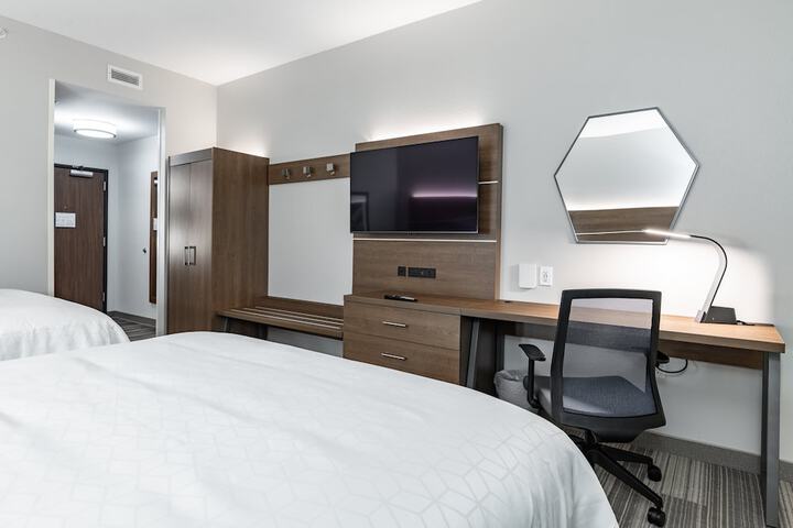 2 Queen Beds (7 of 20)