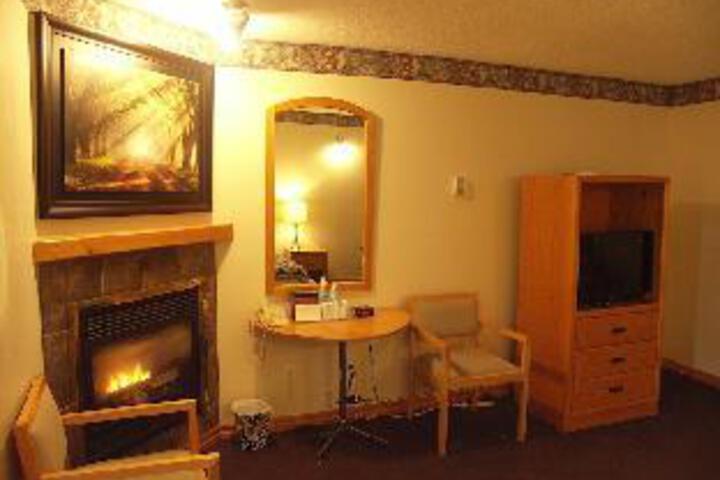 Deluxe Room 1 Queen Bed with Sofa Bed (21 of 21)
