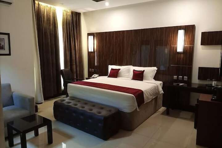 Room 9 of 67