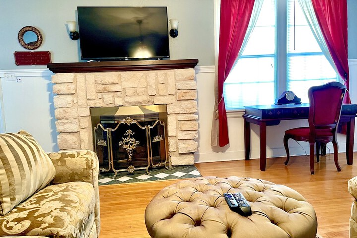 Room 9 of 23
