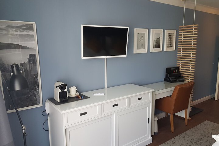 Room 11 of 18