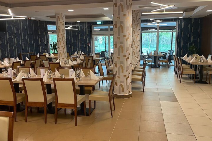 Dining 60 of 76
