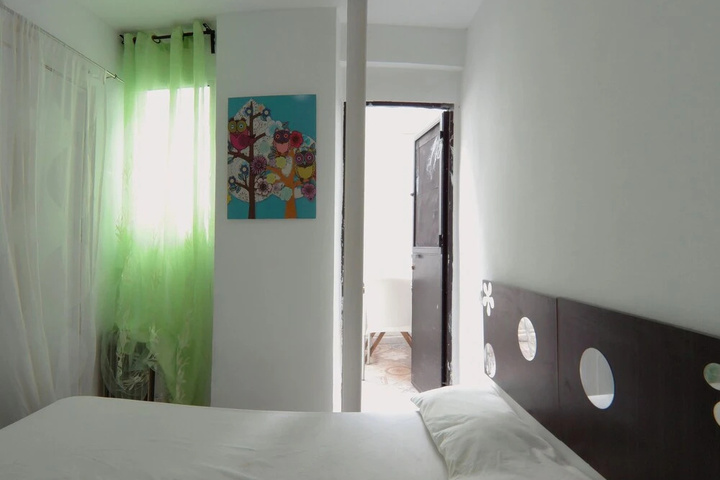 Estudio en bajos y patio int 4m2 en Puerta del Angel AZBB1