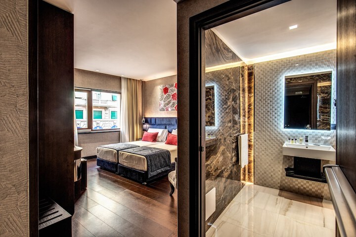 Room 12 of 34