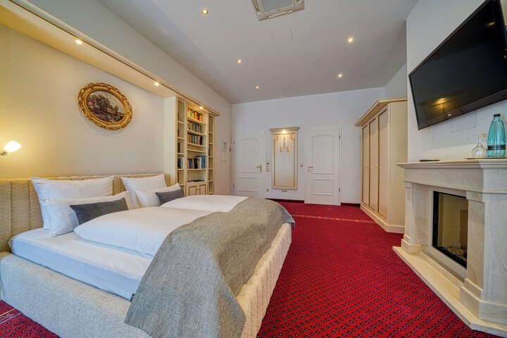 Room 30 of 77