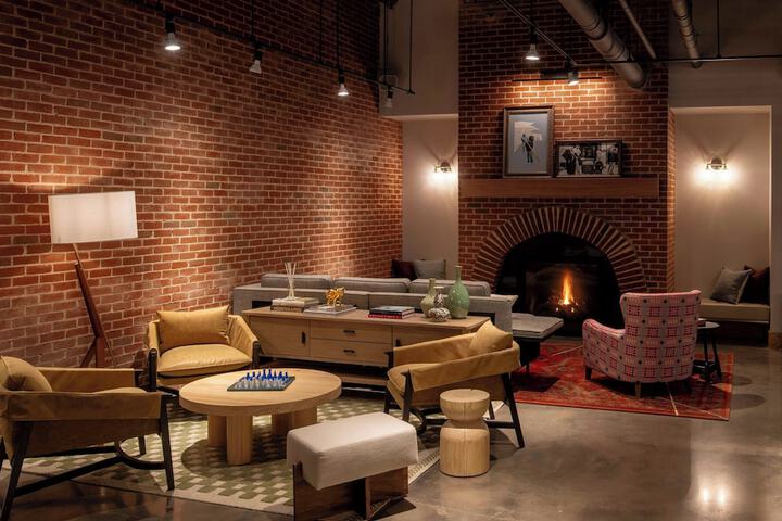 Lounge 50 of 66