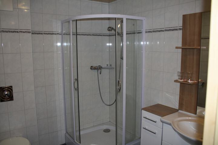 Room 10 of 33