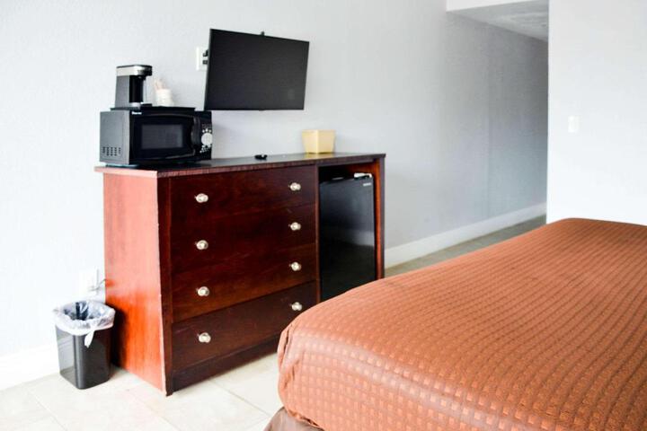 1 King Bed (6 of 11)