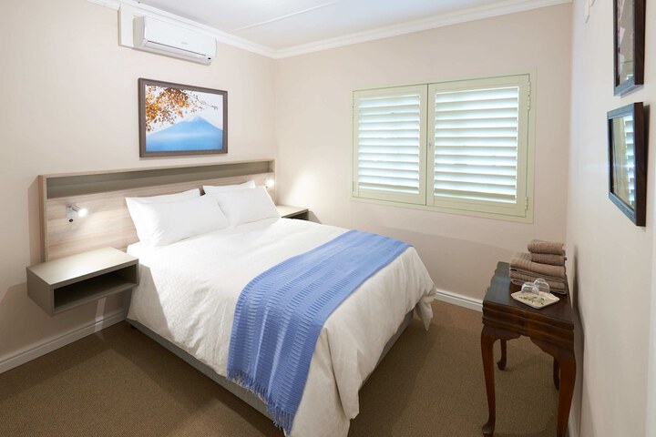 Room 2 of 24
