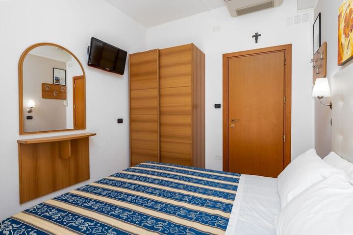 Room 9 of 54