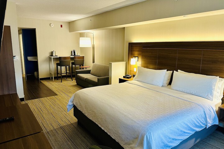 1 King Bed (8 of 14)