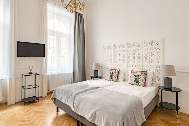 Room 27 of 68