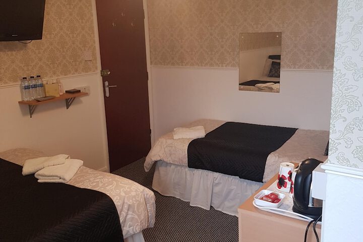 Room 17 of 93