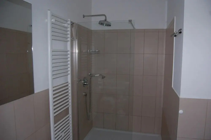 Room 9 of 23