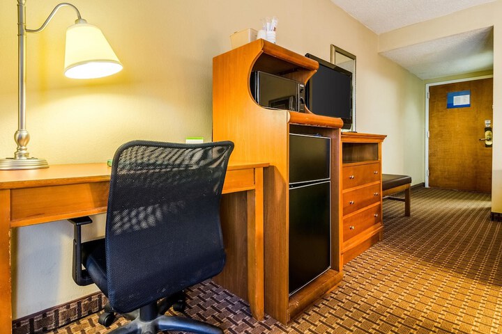 2 Queen Beds Accessible (5 of 8)