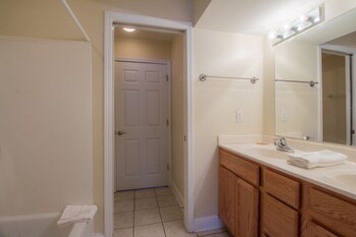 Room 6 of 32