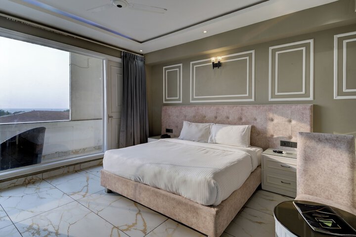 Room 35 of 102