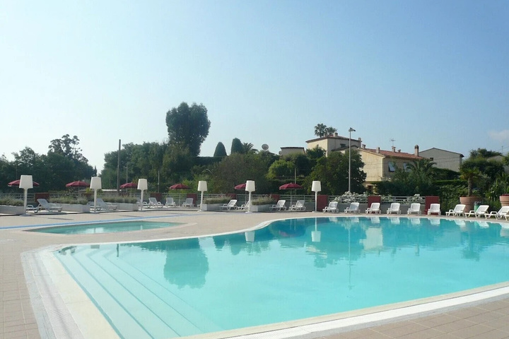 Pool 7 of 12