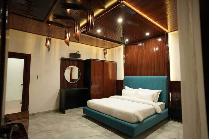 Room 7 of 20