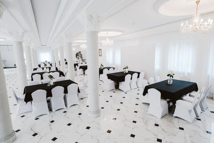 Ballroom/Hall 42 of 51