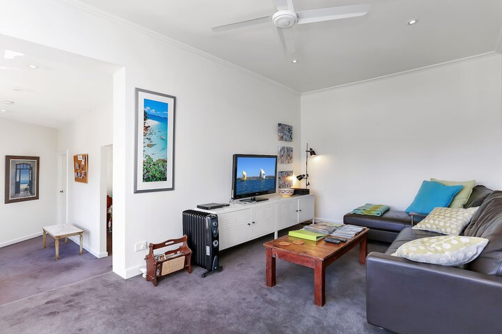 Room 6 of 28