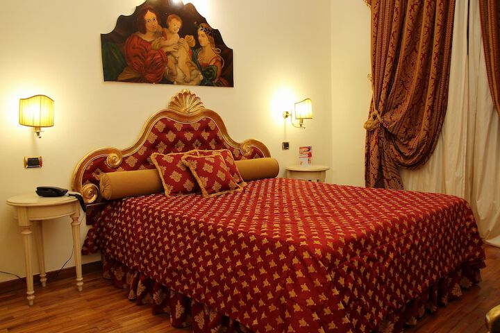 Room 38 of 208