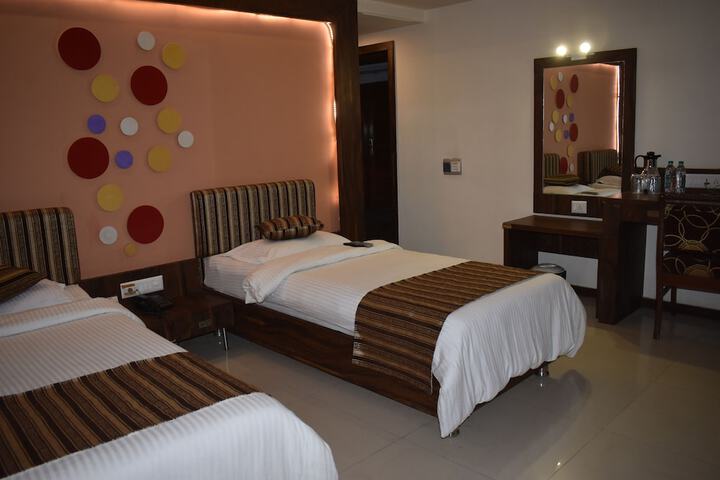 Room 10 of 27
