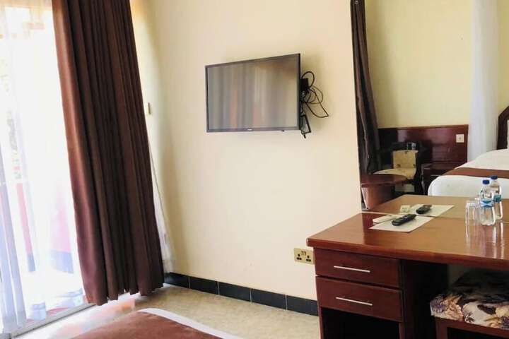 Room 32 of 114