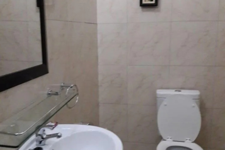 Room 4 of 10