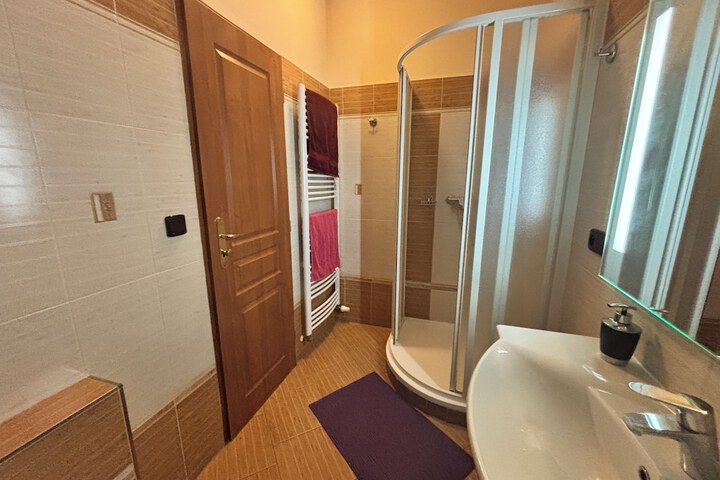 Room 34 of 76