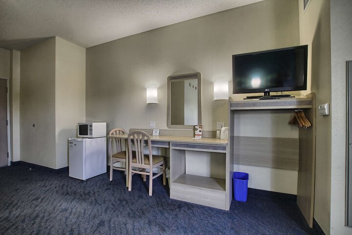 Room 21 of 36