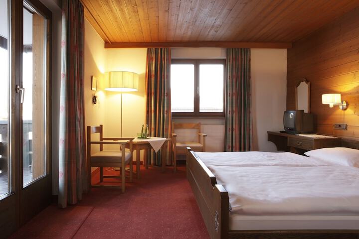 Room 4 of 50